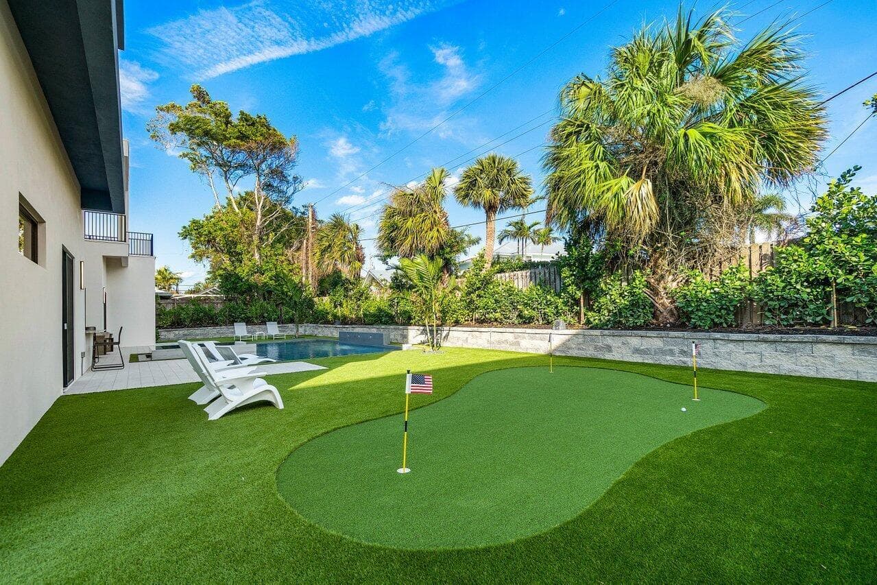 PUTTING GREEN