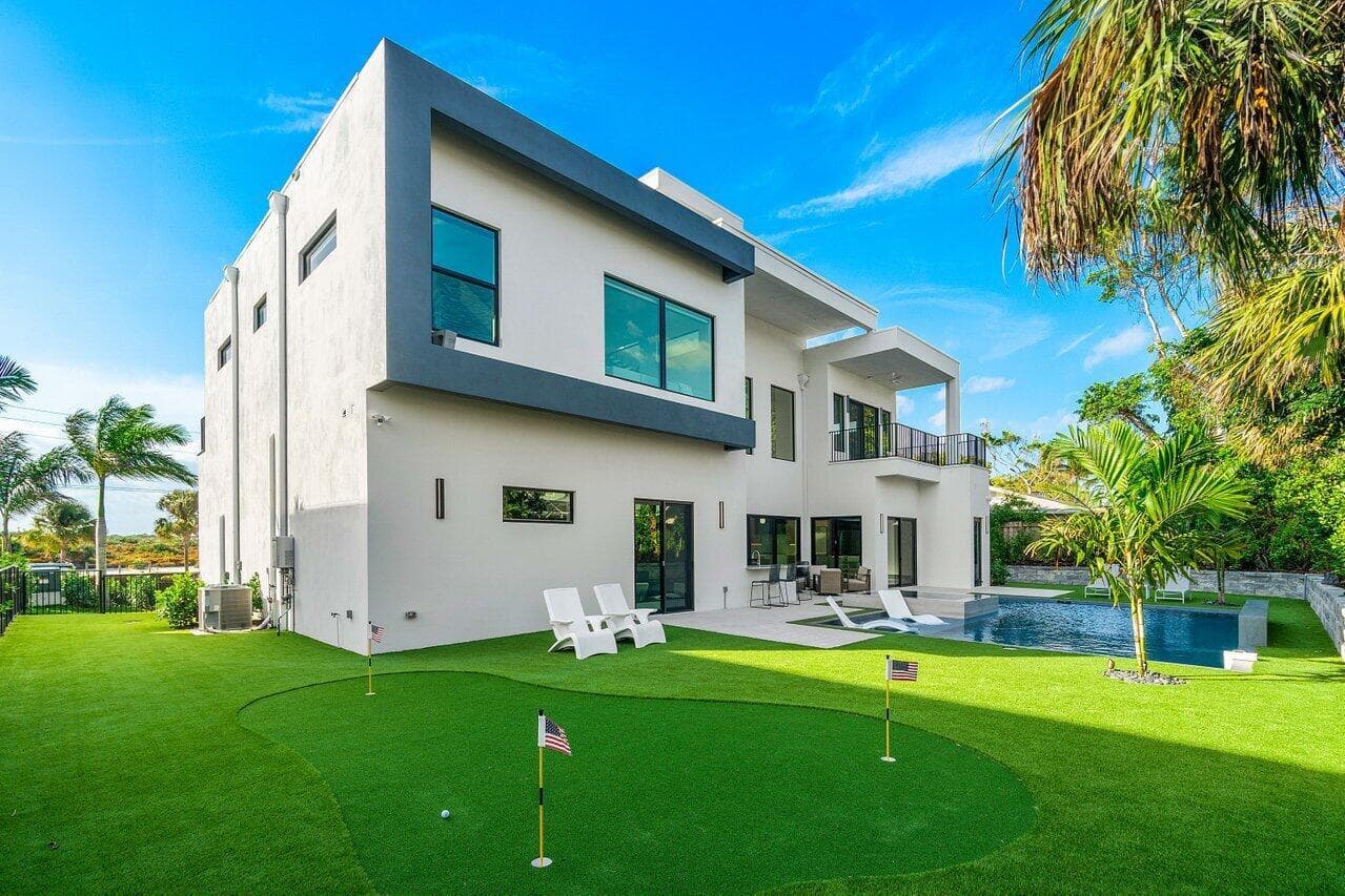PUTTING GREEN