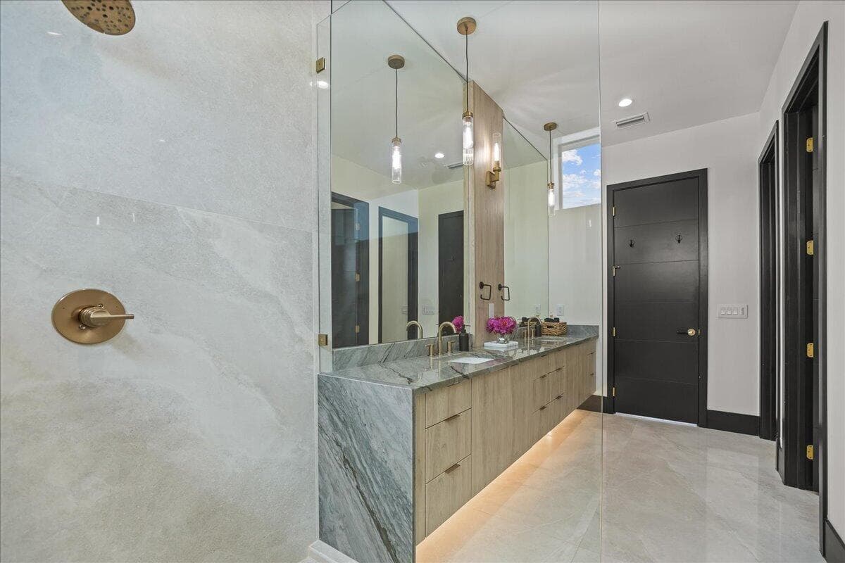 MASTER BATH