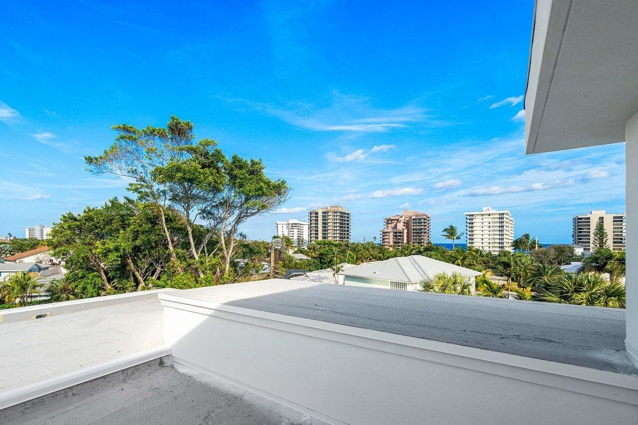 ROOFTOP VIEW