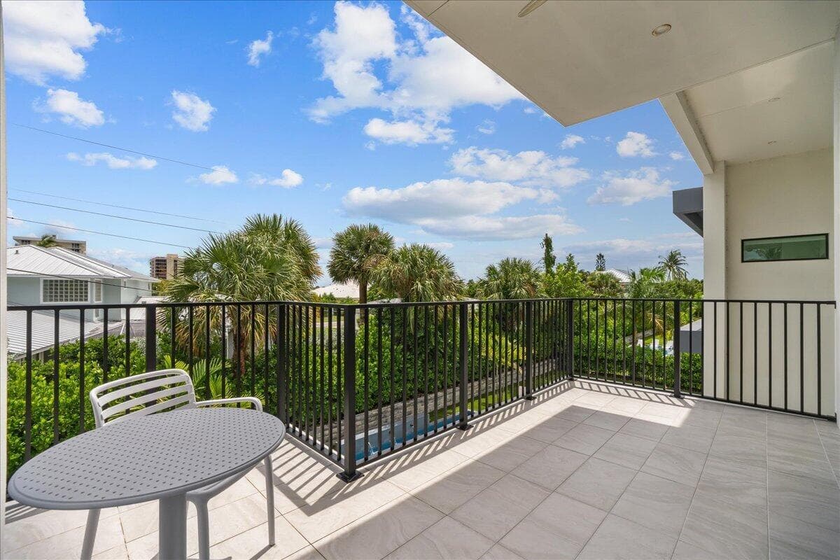 MASTER TERRACE
