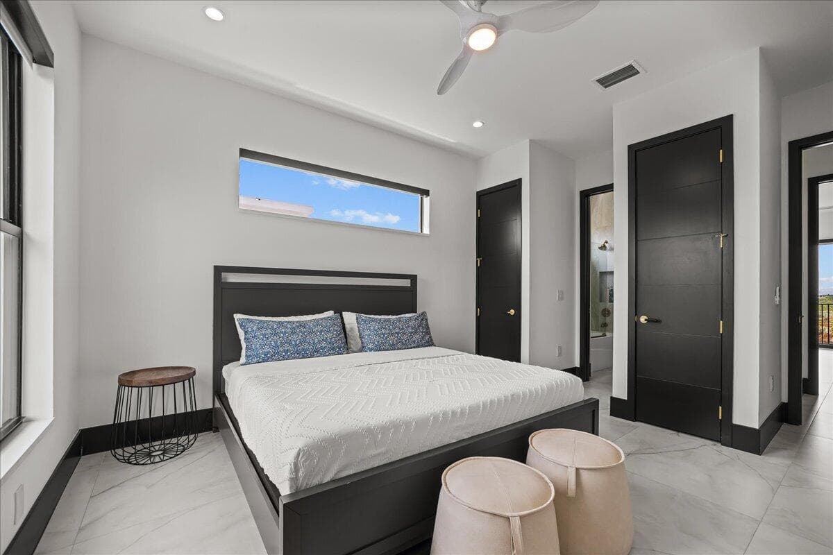 BEDROOM4