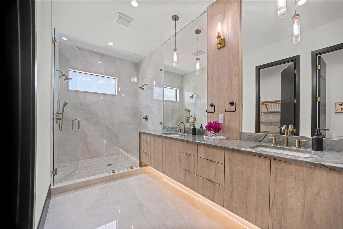 MASTER BATH