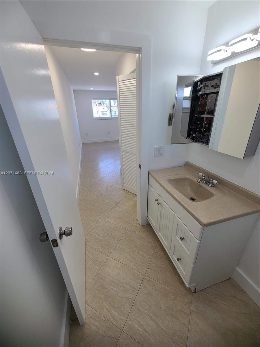 JEFFERSON PLAZA CONDO · #403 in Miami Beach - Photo 38