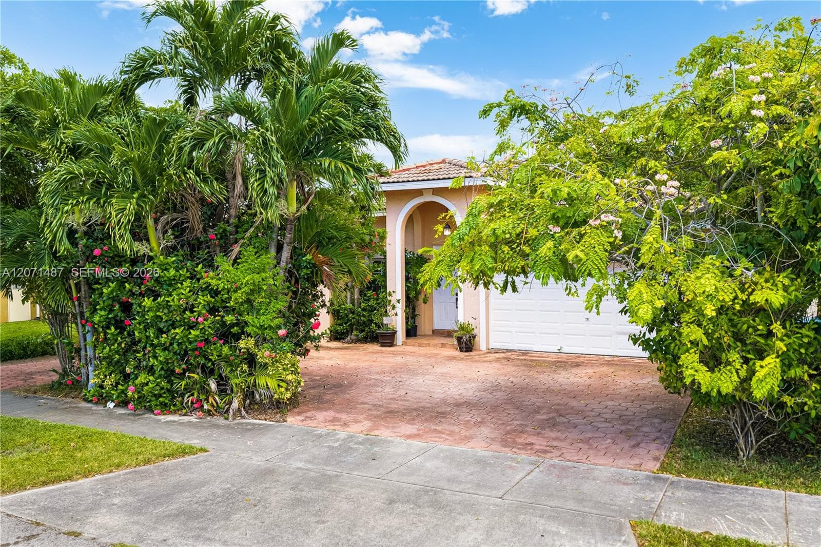1220 SW 139th Ave photo 2