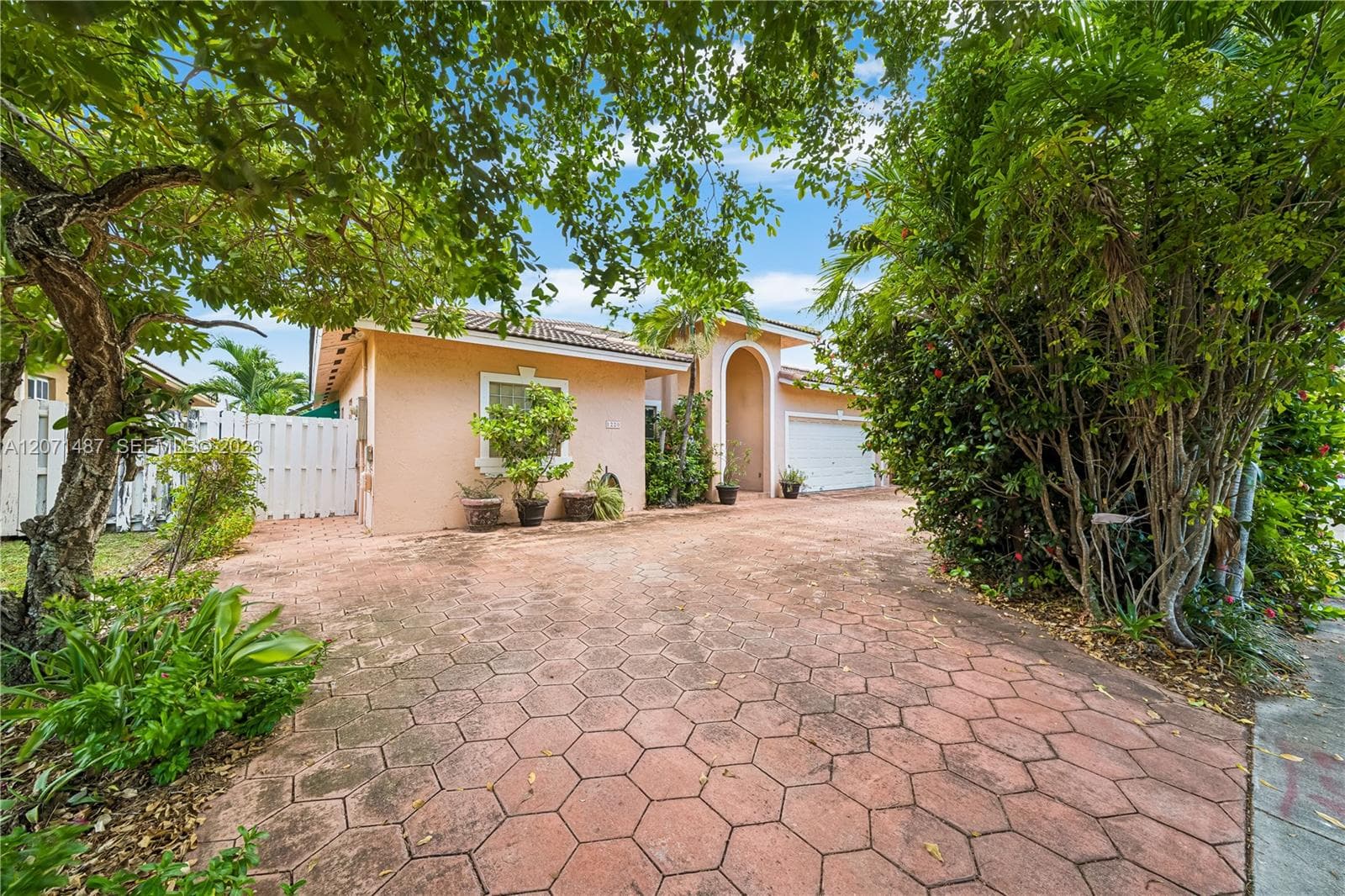 1220 SW 139th Ave photo 1