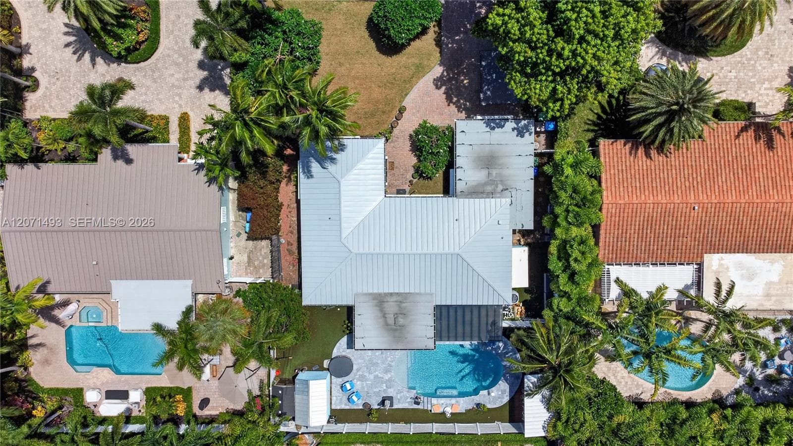 2049 Windward Dr photo 2