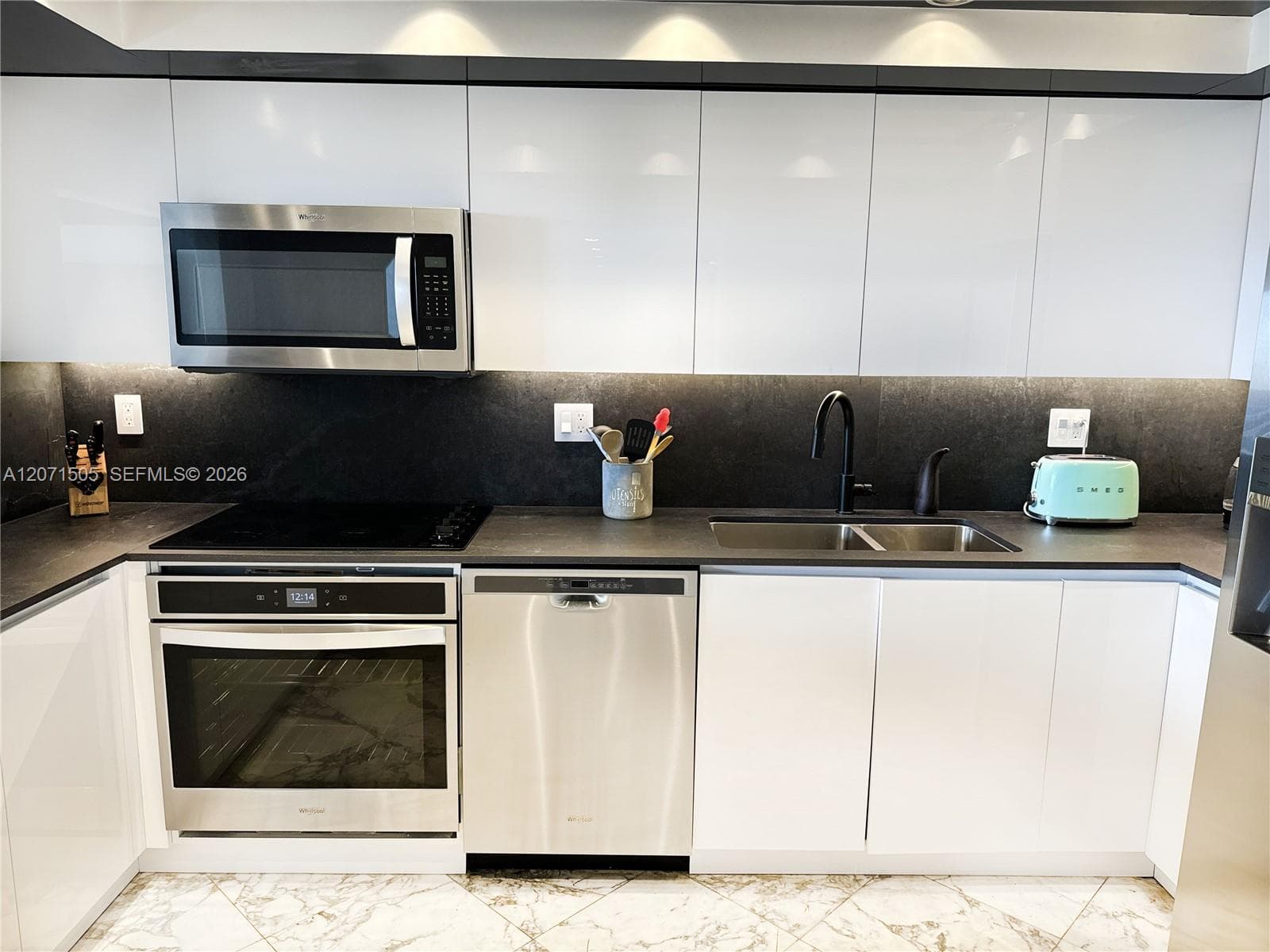 DELVISTA TOWERS CONDO · #2027 in Aventura - Photo 3