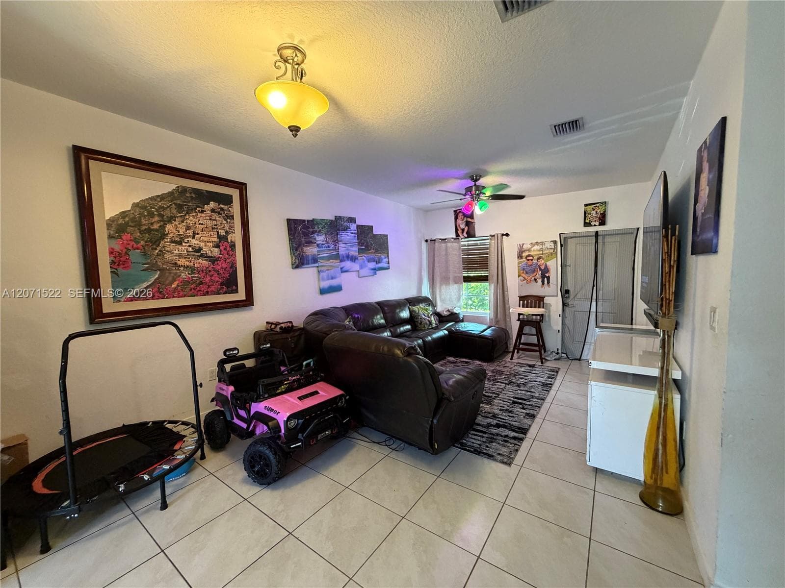 548 NE 5th Way photo 2