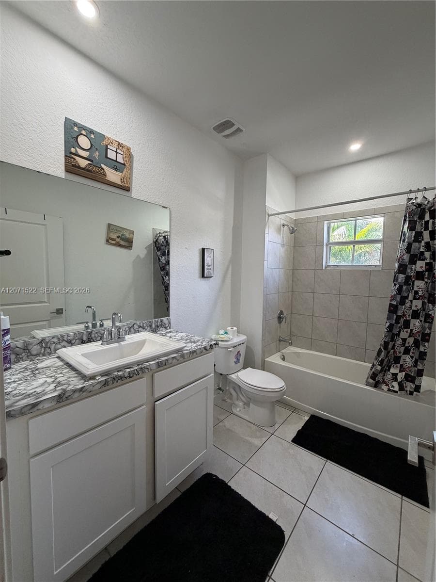 548 NE 5th Way photo 13
