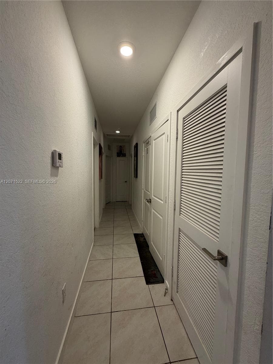 548 NE 5th Way photo 7