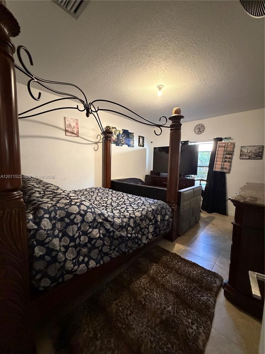 548 NE 5th Way photo 5