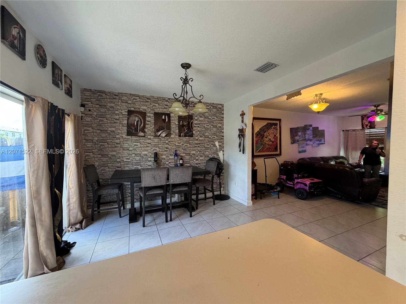 548 NE 5th Way photo 4