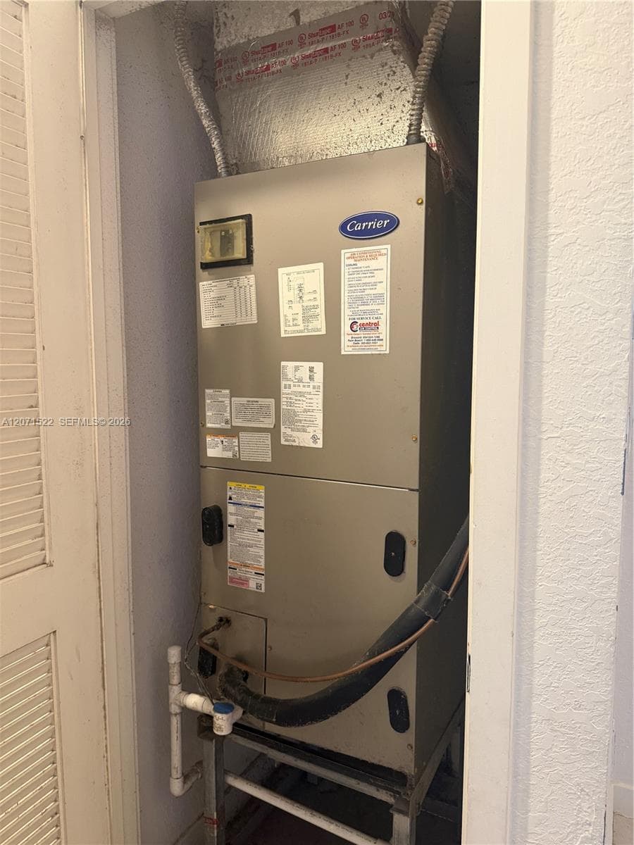 548 NE 5th Way photo 8