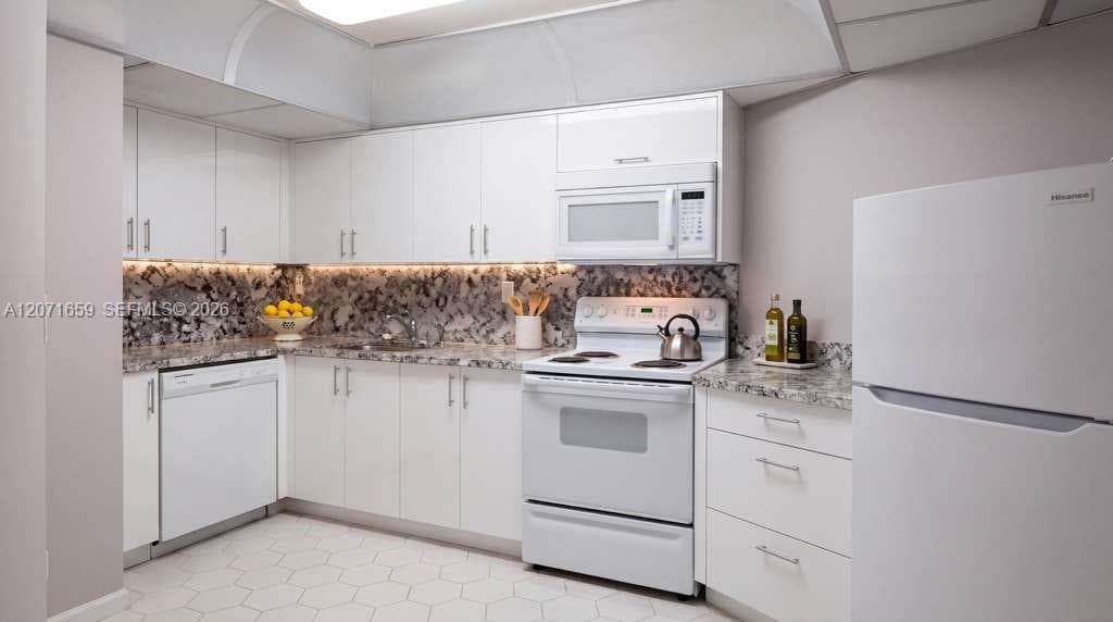 OCEANVIEW PARK CONDO · #511 in Hallandale Beach - Photo 2