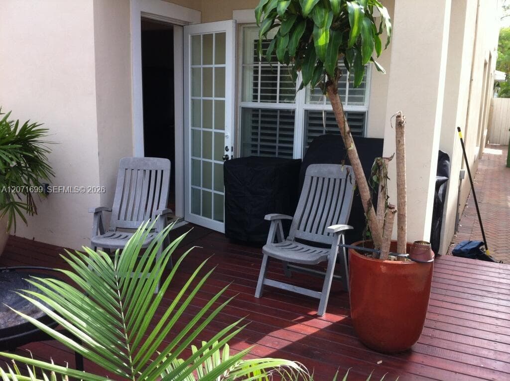423 SW 16th St photo 30