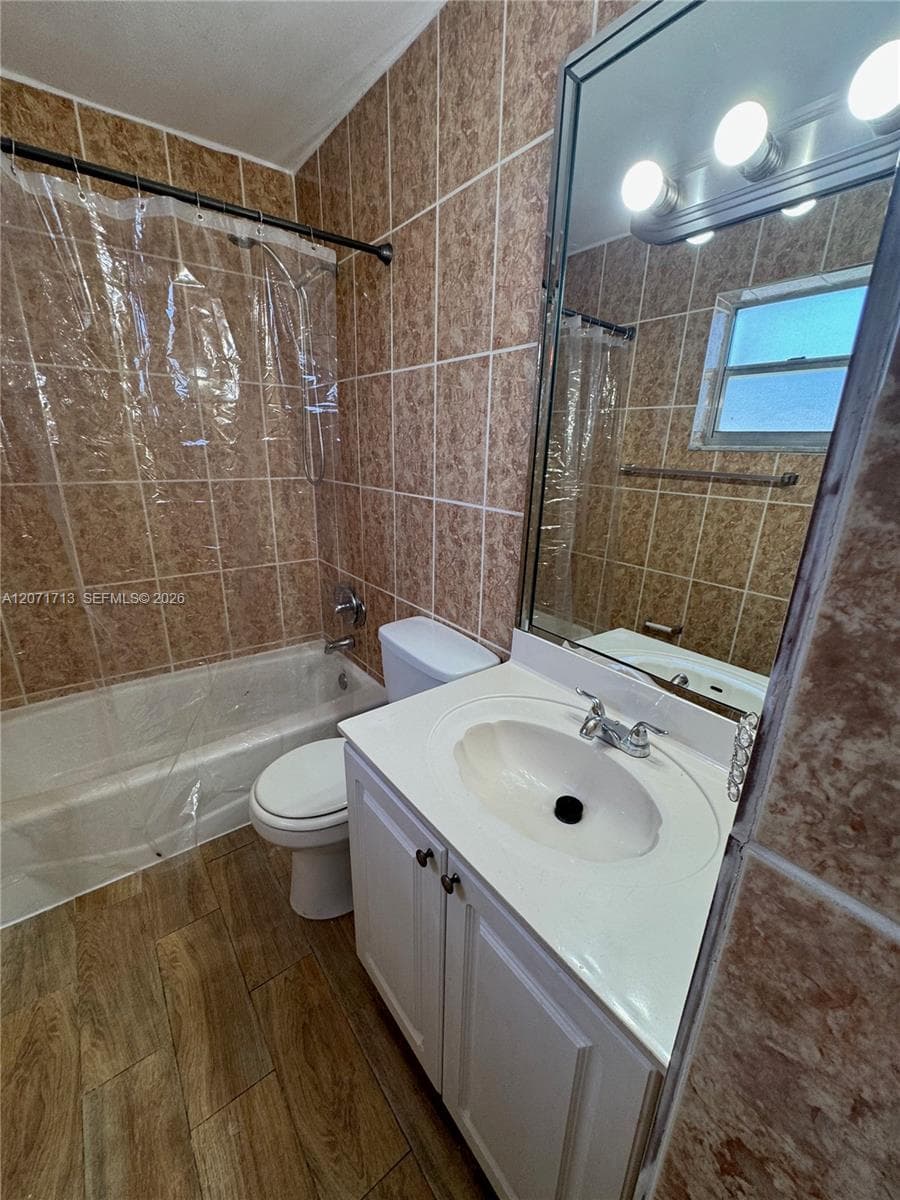 VILLA NAVARRA CONDO · #402 in Miami - Photo 13