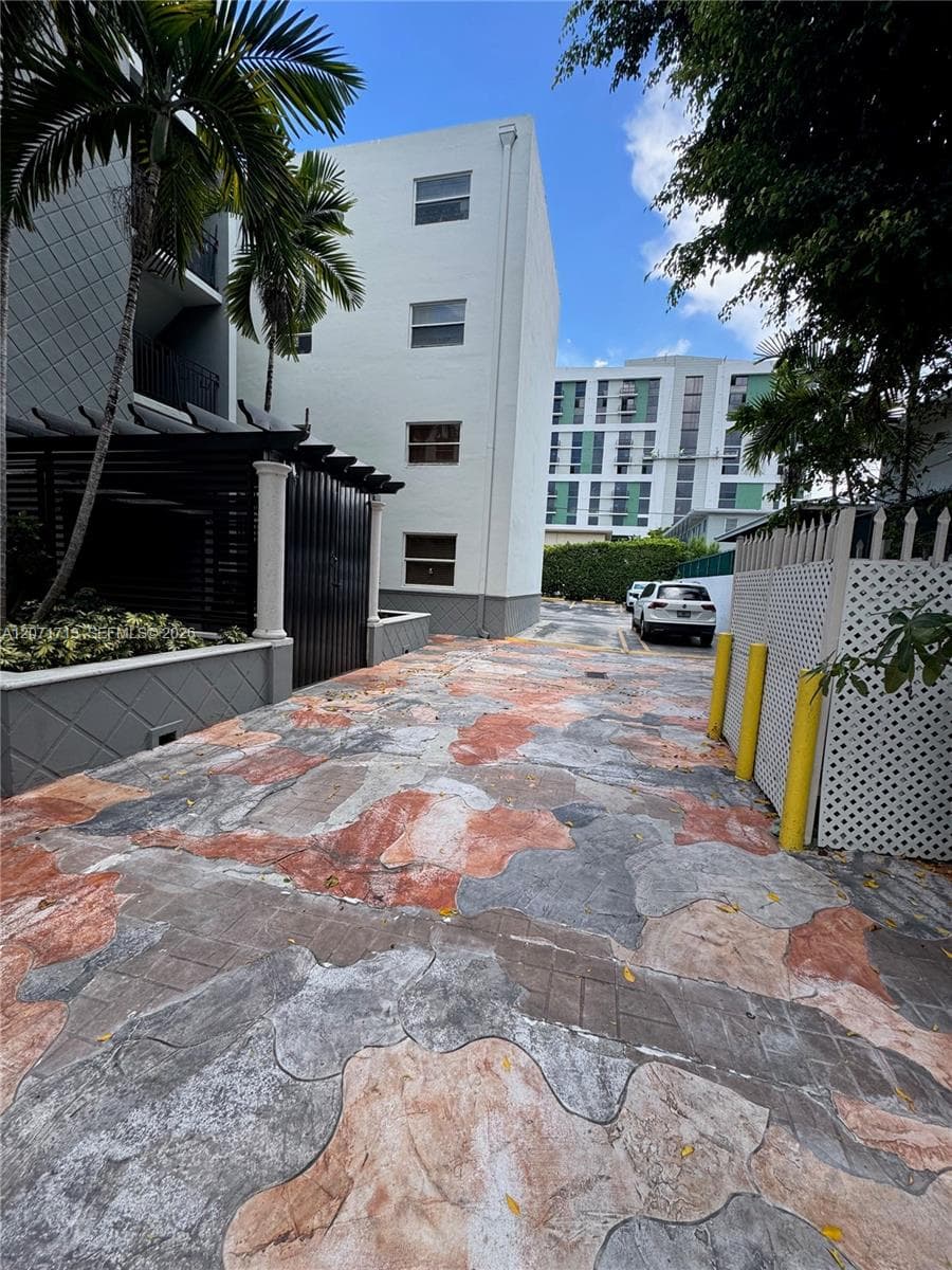VILLA NAVARRA CONDO · #402 in Miami - Photo 26