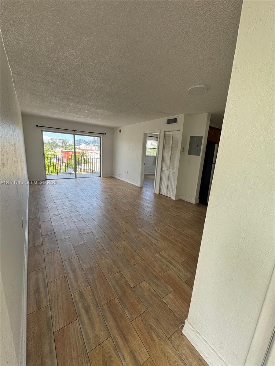 VILLA NAVARRA CONDO · #402 in Miami - Photo 3