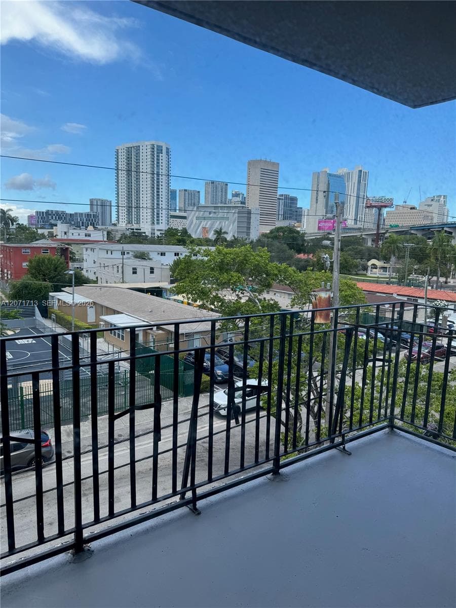 VILLA NAVARRA CONDO · #402 in Miami - Photo 18