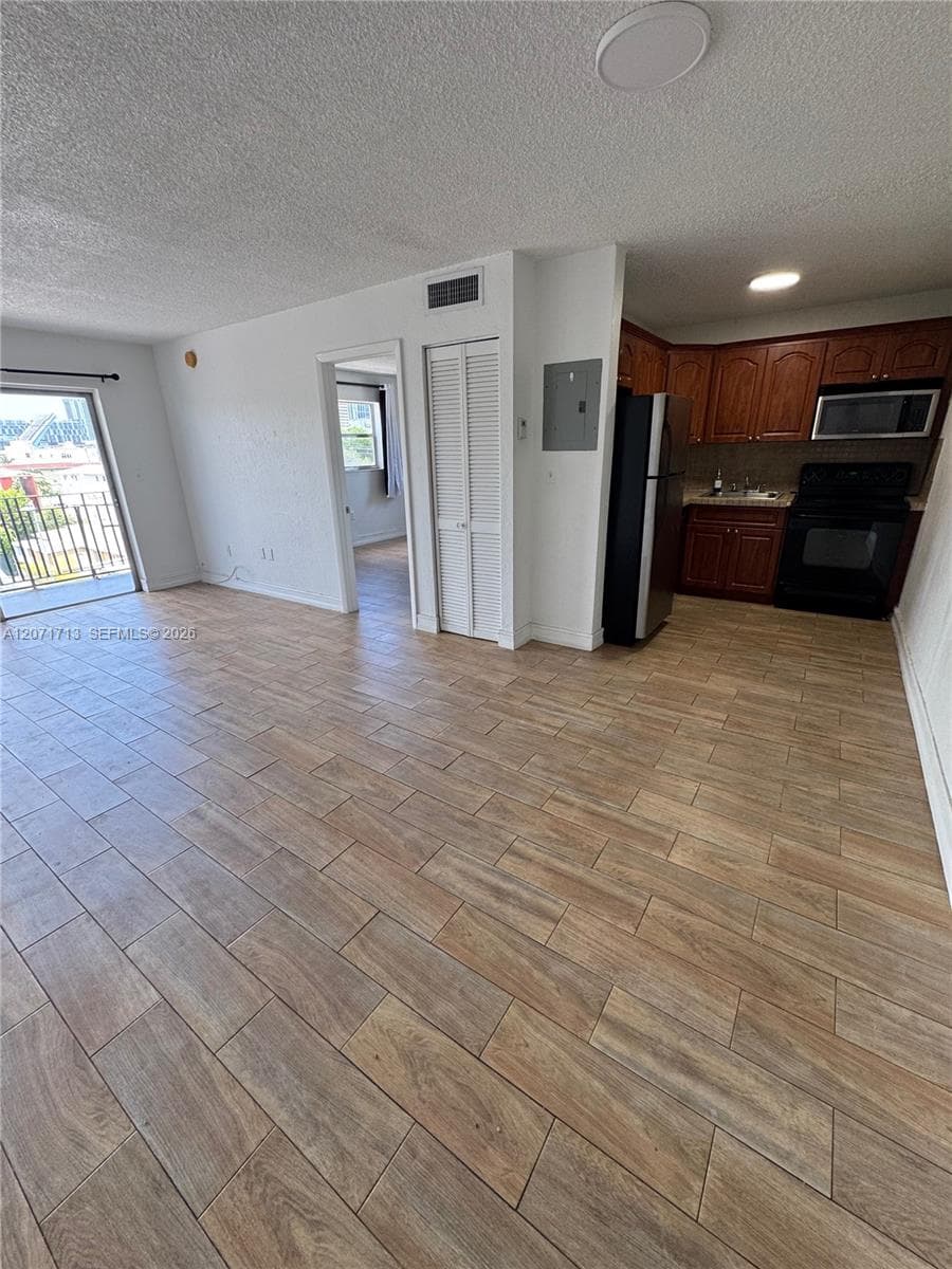 VILLA NAVARRA CONDO · #402 in Miami - Photo 4