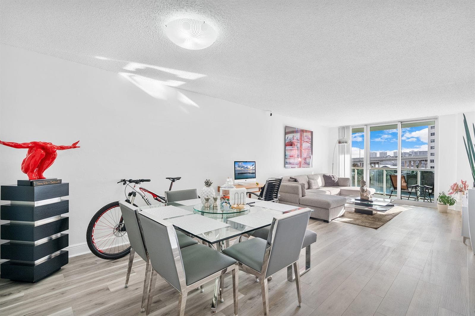 Dining & living – sunny space