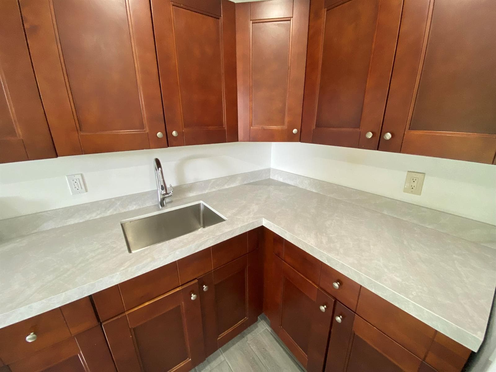 Kitchen quartz counter