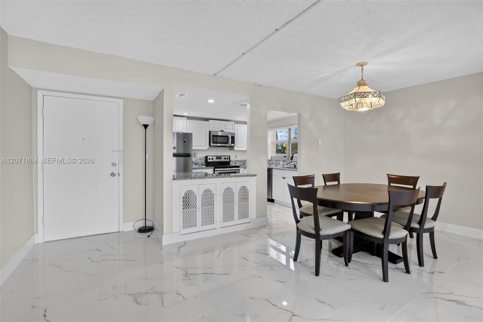 MAIN ENTRANCE DINING/LIVINGROOM AREA