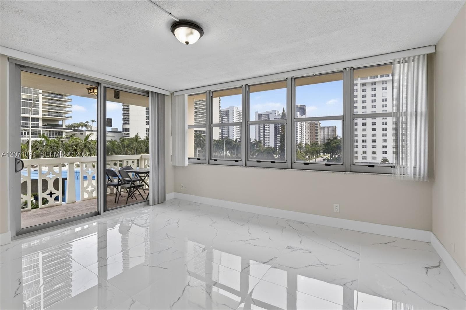 LIVING ROOM/BALCONY