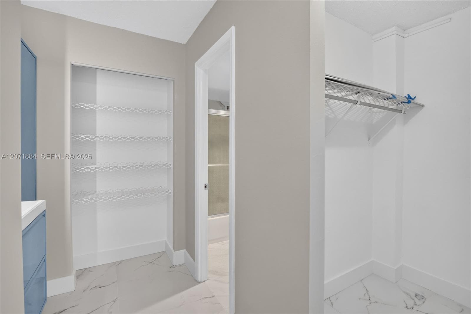 MASTER BEDROOM WALKIN CLOSET