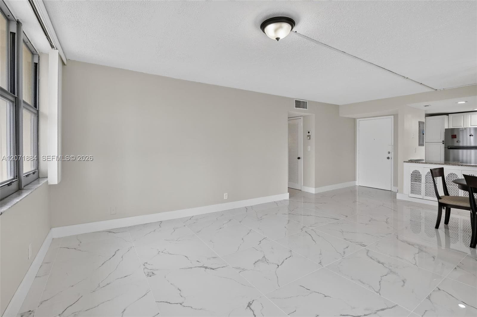 LIVING ROOM AREA