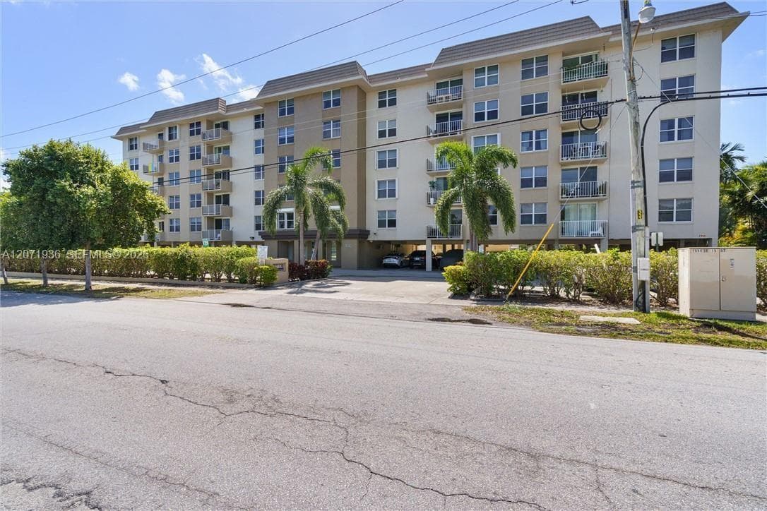 Mark 1 Condo · #202 in Fort Lauderdale - Photo 3