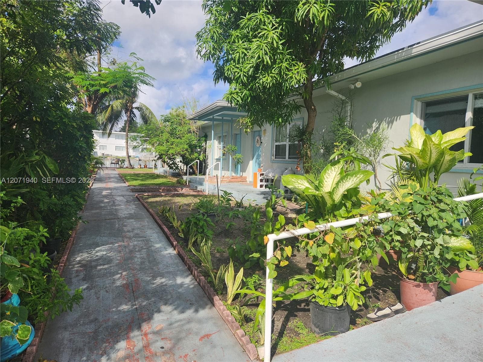 MARSEILLES DECO CONDO · #4 in Miami Beach - Photo 4