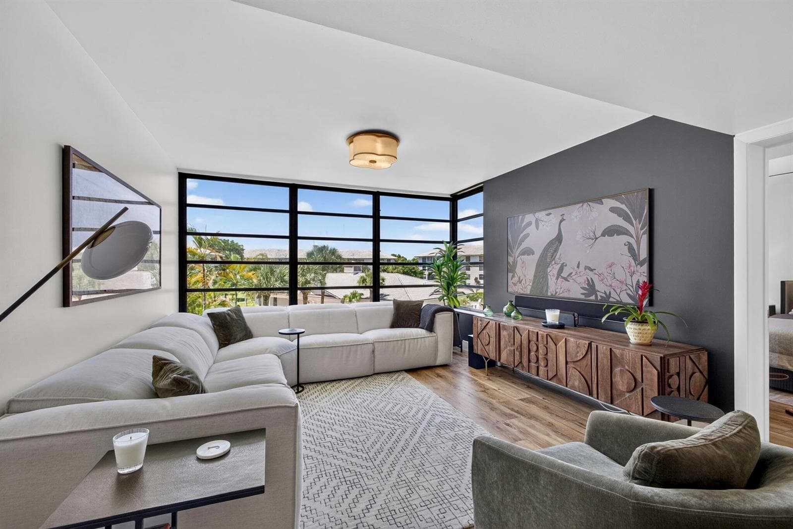 Wall to Wall Windows - Amazing