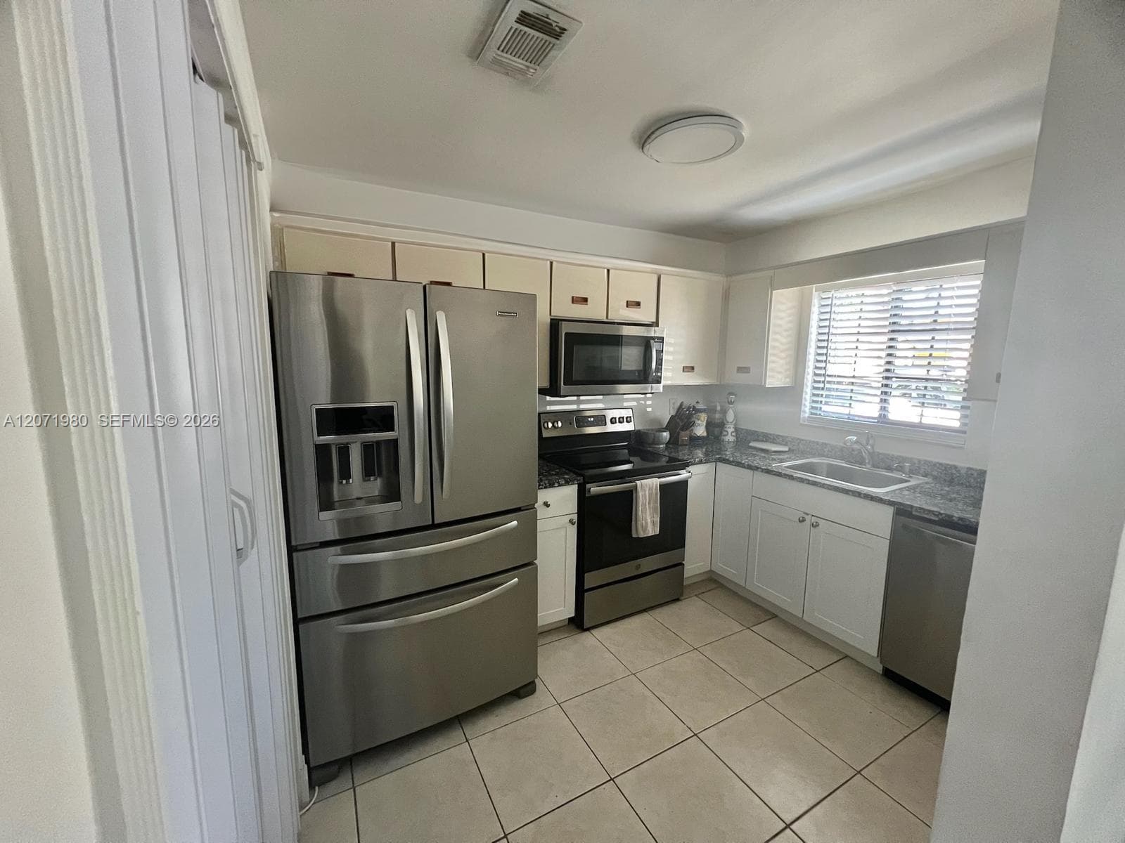 1133 NE 210th Ter photo 3