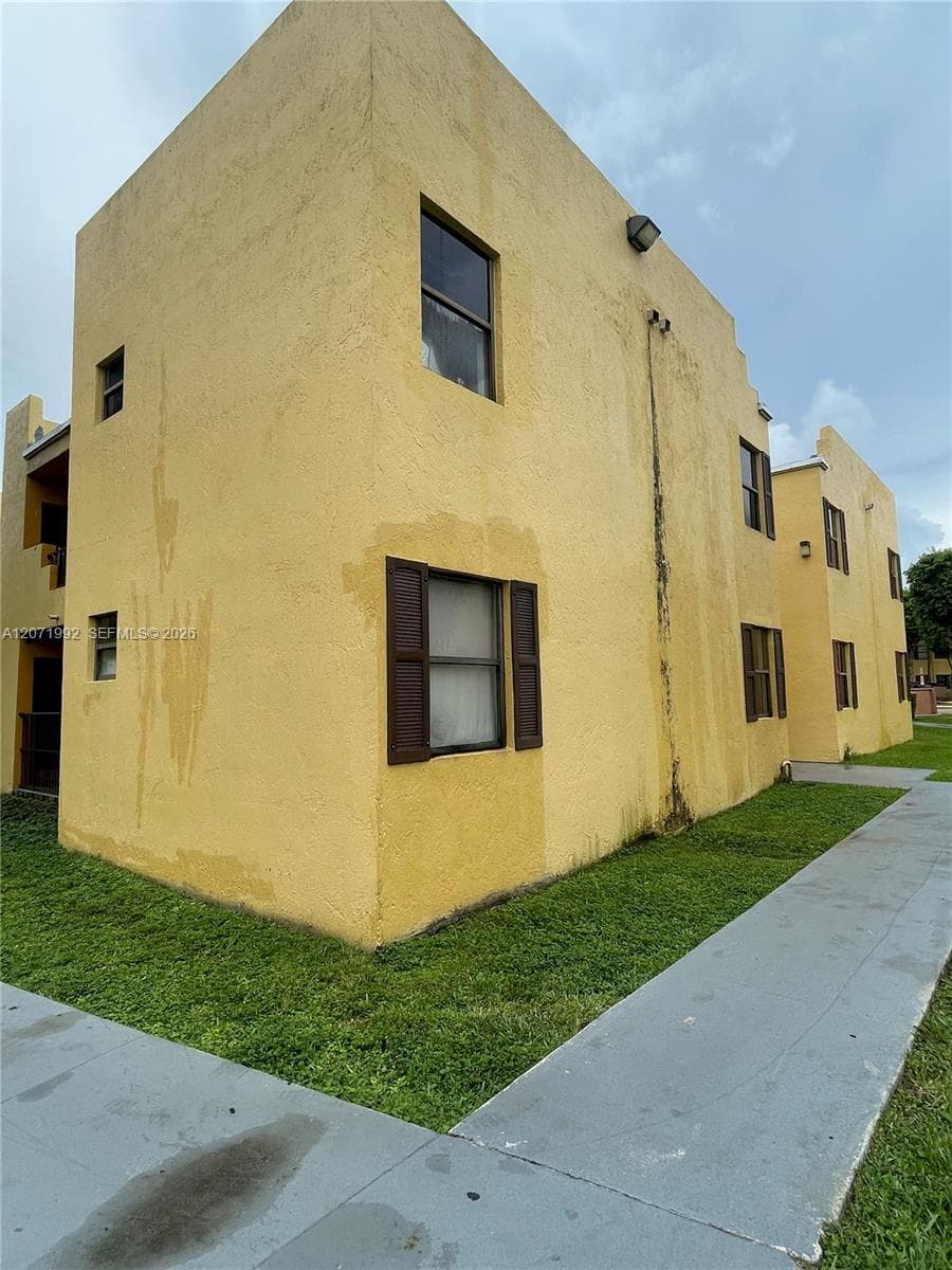 SOLEI LAKE CONDO · #102 in Sweetwater - Photo 12
