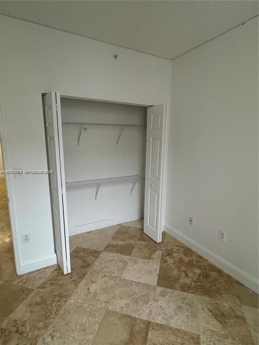Blue Lagoon Condo · #615 in Miami - Photo 13