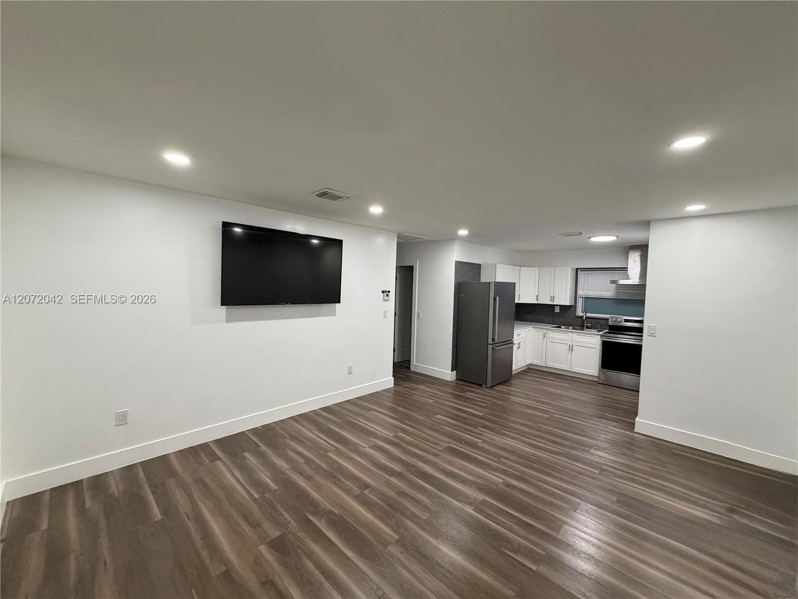 Spacious living room