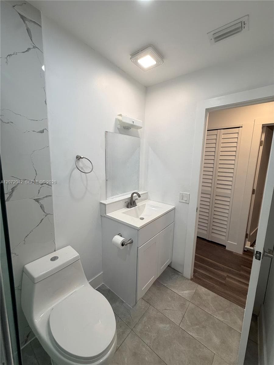 1500 SW 10th St Side #Side photo 8