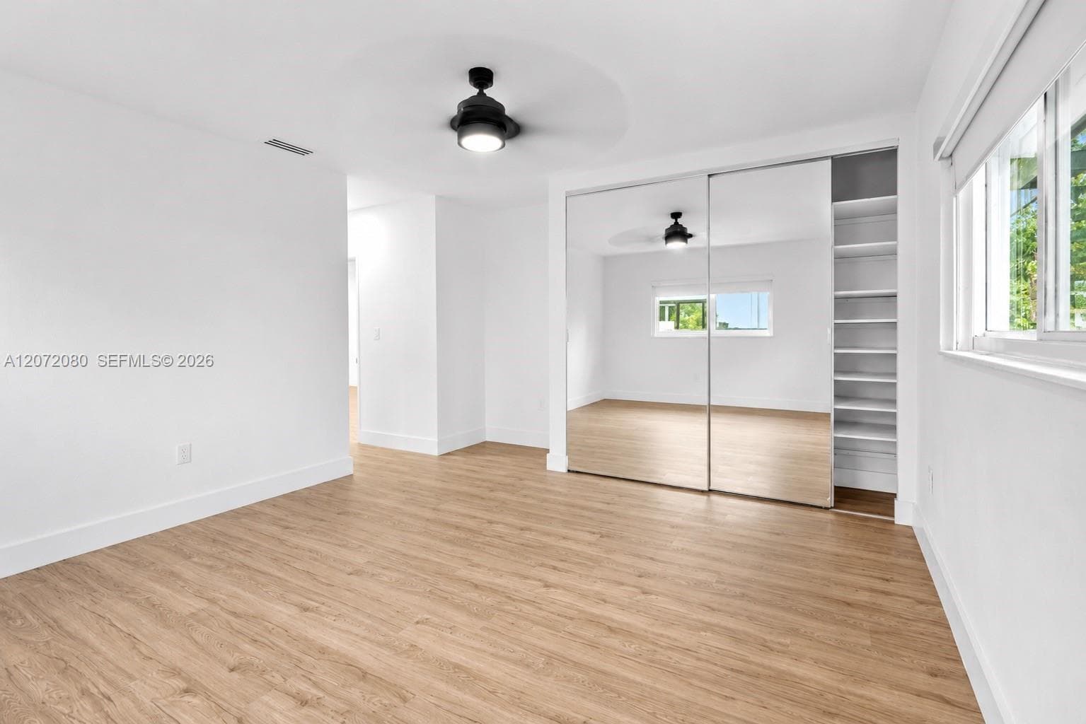 8819 Dickens Ave photo 28