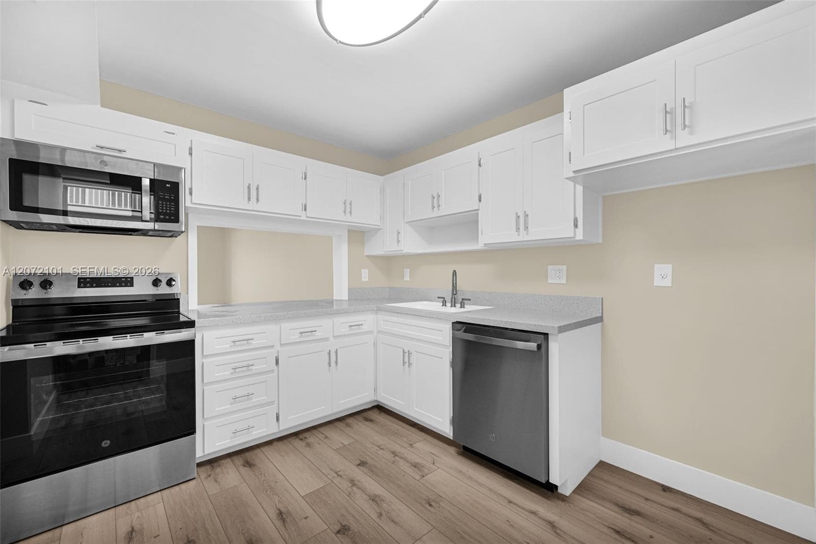 FIRST GULFSTREAM GARDEN · #206B in Hallandale Beach - Photo 12