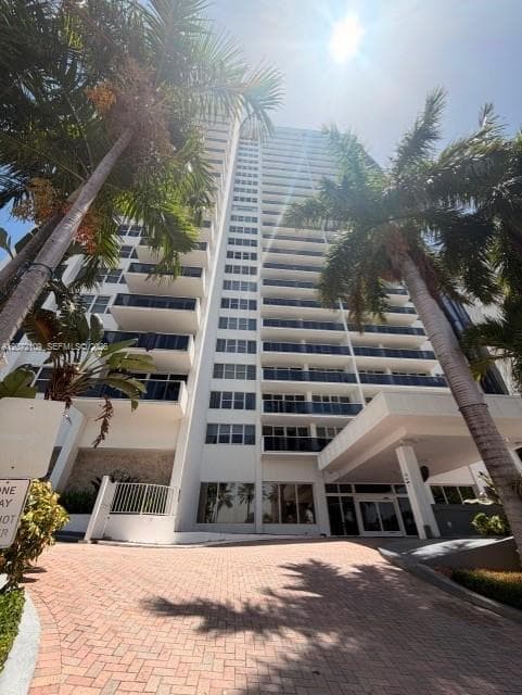Parker Tower · #309 in Hallandale Beach - Photo 12