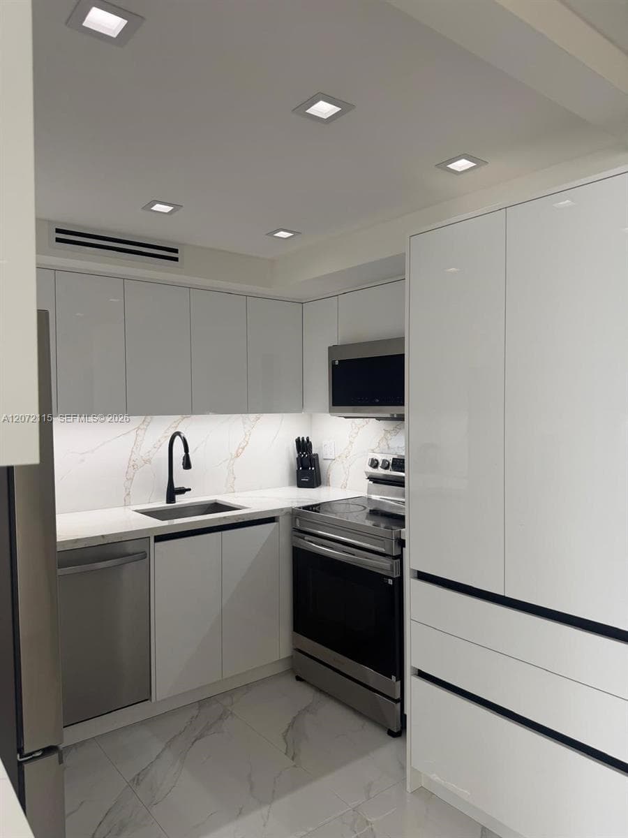 WINSTON TOWERS 200 CONDO · #1414 in Sunny Isles Beach - Photo 7