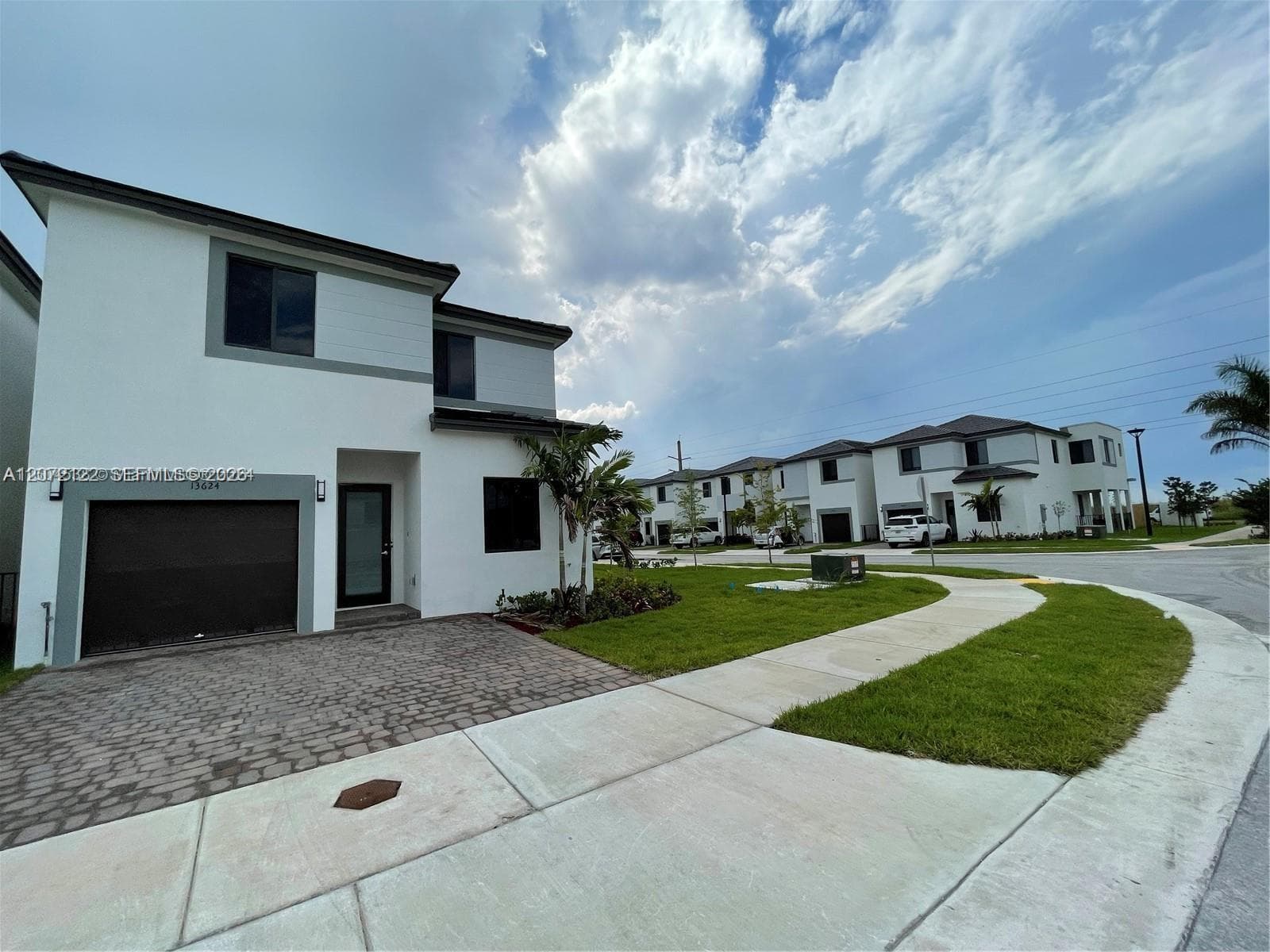 13624 SW 158th Ave photo 1