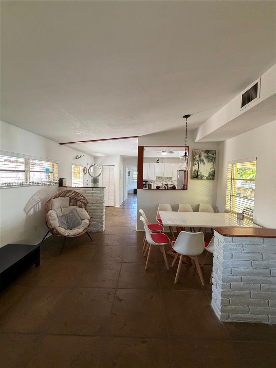 935 Polk St photo 2