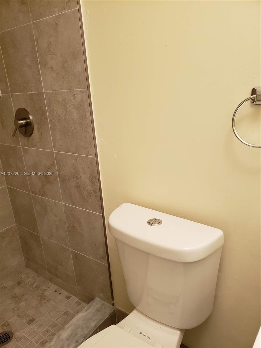 FOX CHASE CONDO #2 · #422 in Miami - Photo 13