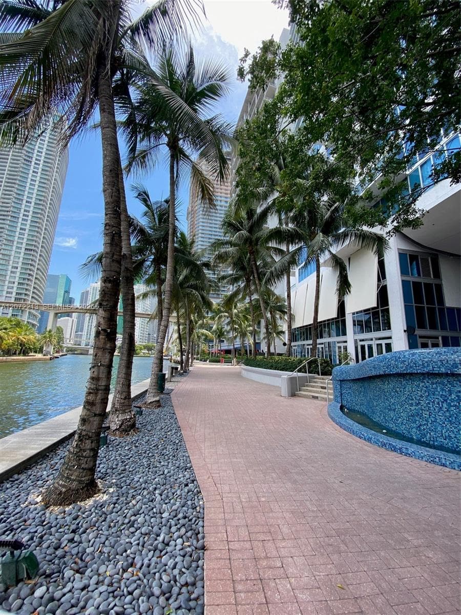 Latitude on the River · #1607 in Miami - Photo 13