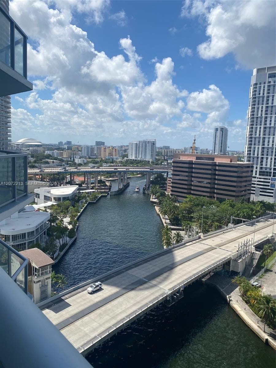 Latitude on the River · #1607 in Miami - Photo 8