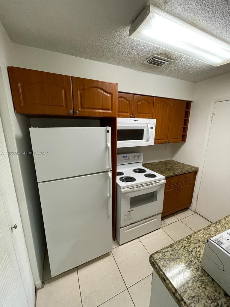 ANTIGUA AT CNTRY CLUBOF M · #E-22 in Hialeah - Photo 2