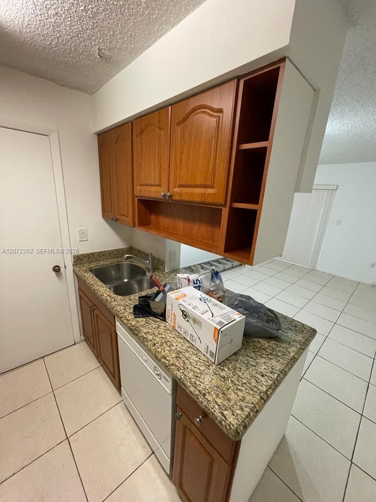 ANTIGUA AT CNTRY CLUBOF M · #E-22 in Hialeah - Photo 4